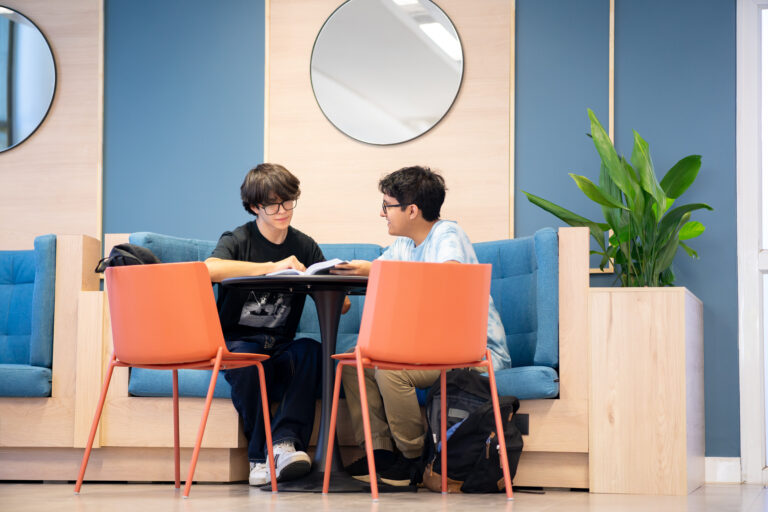 La Biblioteca Central es renovada con nuevos espacios para estudiar y conectar